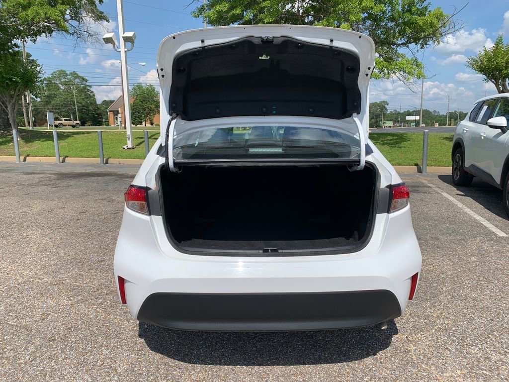 Used 2025 Toyota Corolla LE FWD image 5