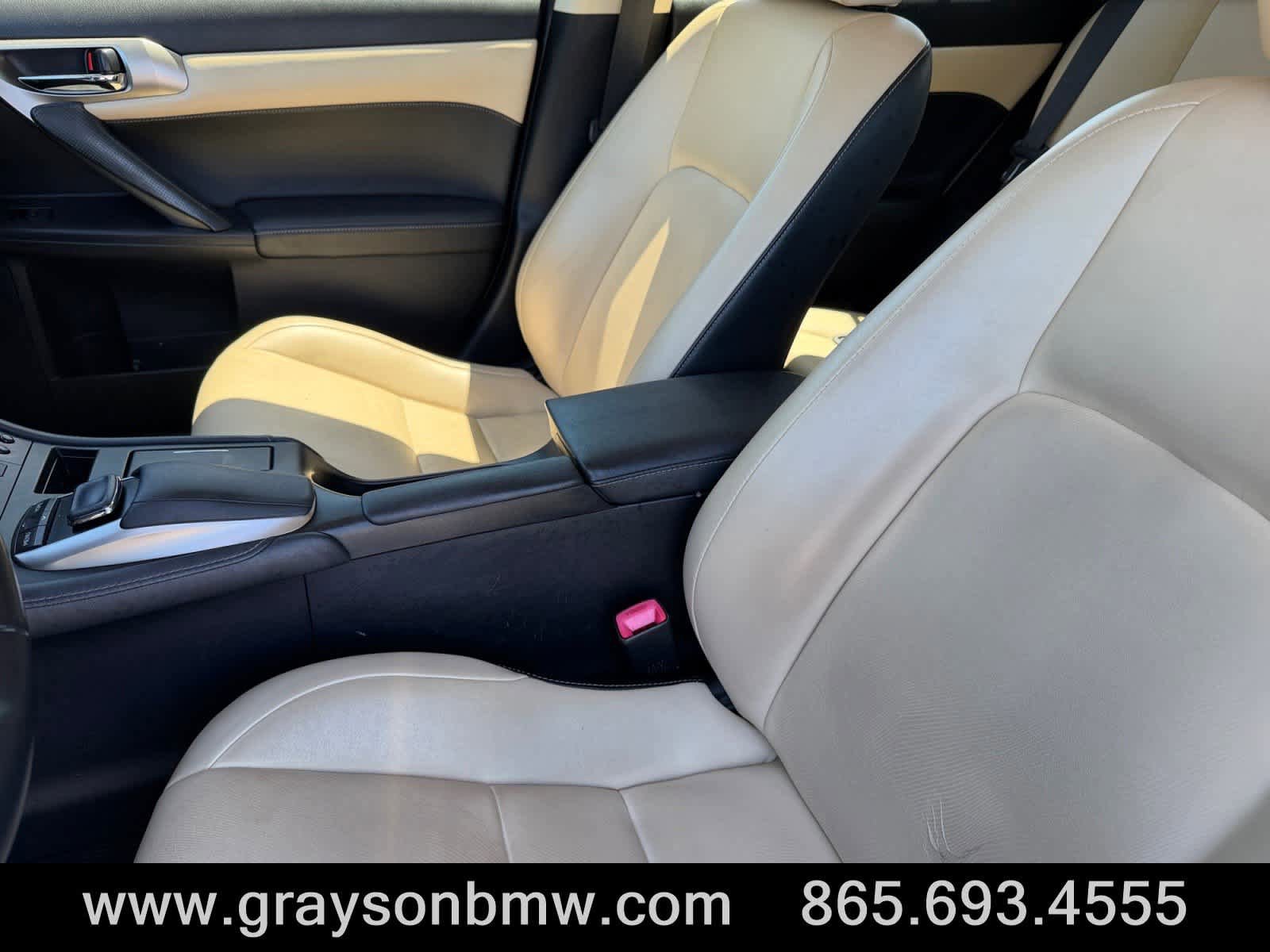 Used 2015 Lexus CT 200h w/ Navigation Package FWD image 12