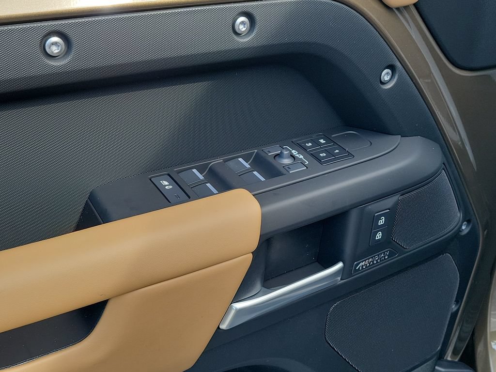 New 2026 Land Rover Defender 110 X-Dynamic SE AWD/4WD image 23