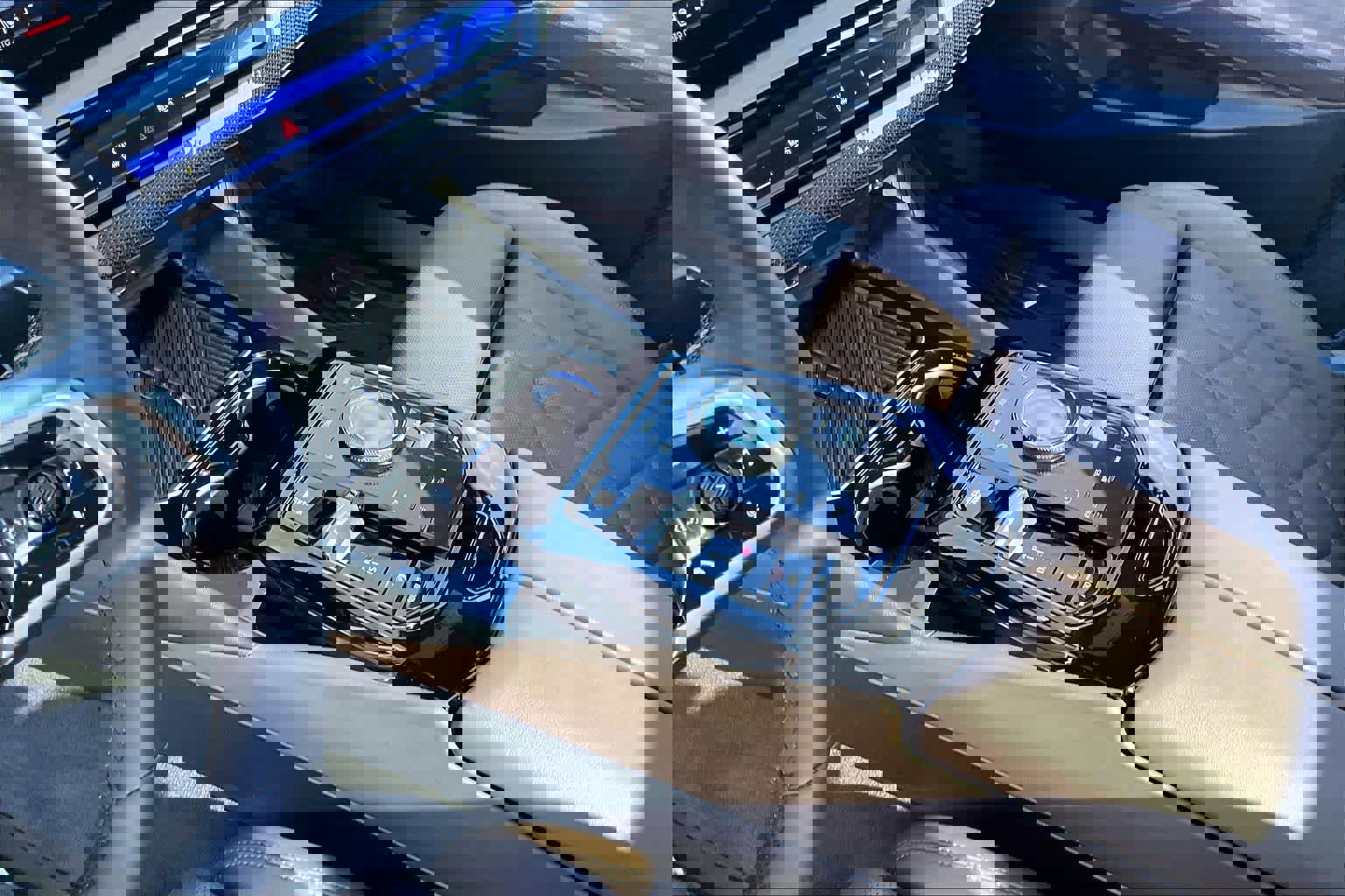 Used 2026 BMW 550e xDrive w/ Premium Package image 14