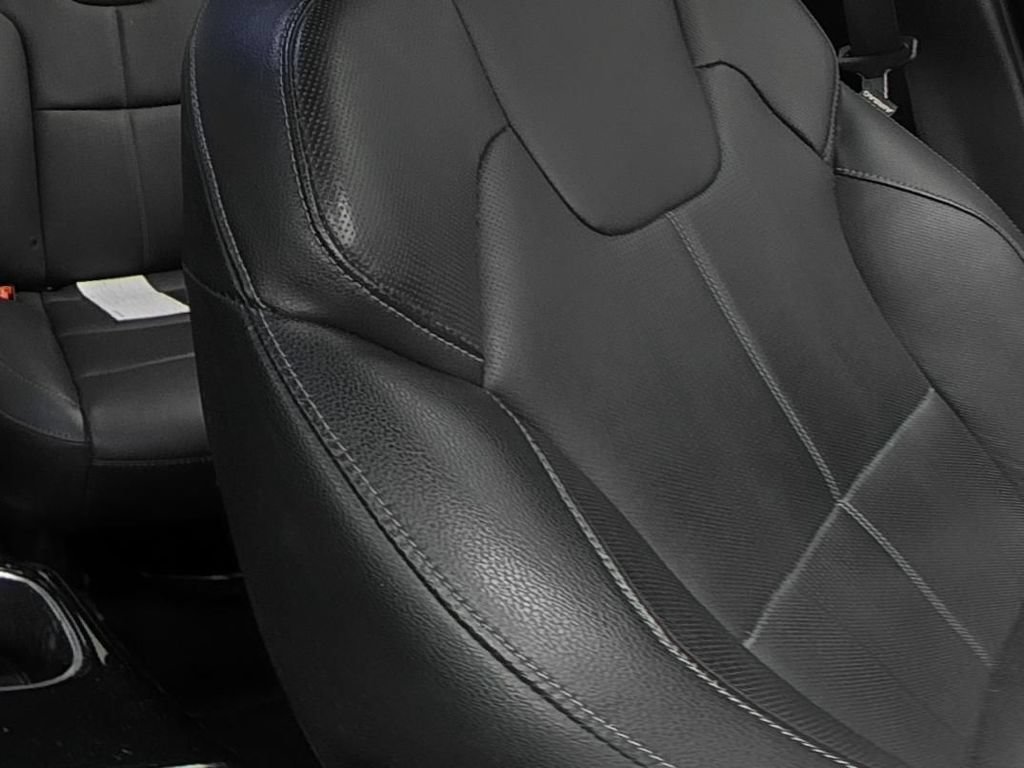 Used 2023 Kia Telluride EX w/ EX Captain's Chair Package FWD image 14