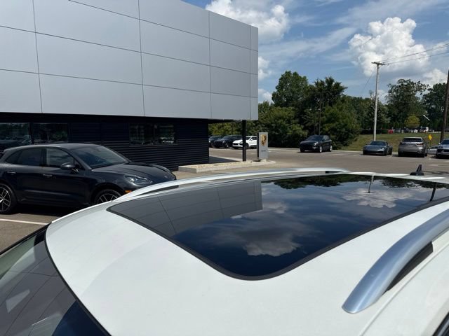 Used 2023 Volkswagen Tiguan SE w/ Panoramic Sunroof Package FWD image 8