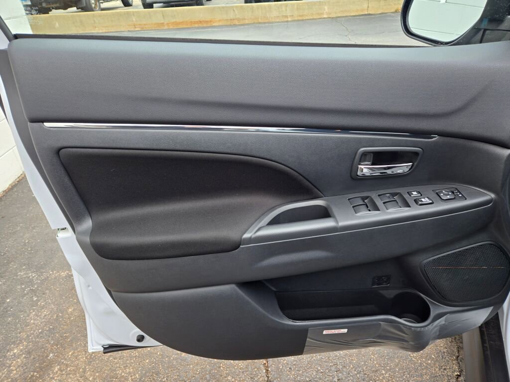 Used 2026 Mitsubishi Outlander Sport ES AWD/4WD image 17