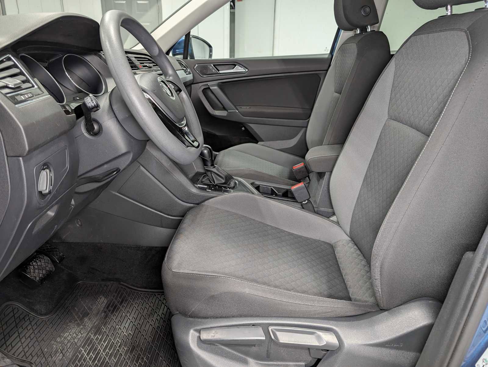 Used 2018 Volkswagen Tiguan S FWD image 4