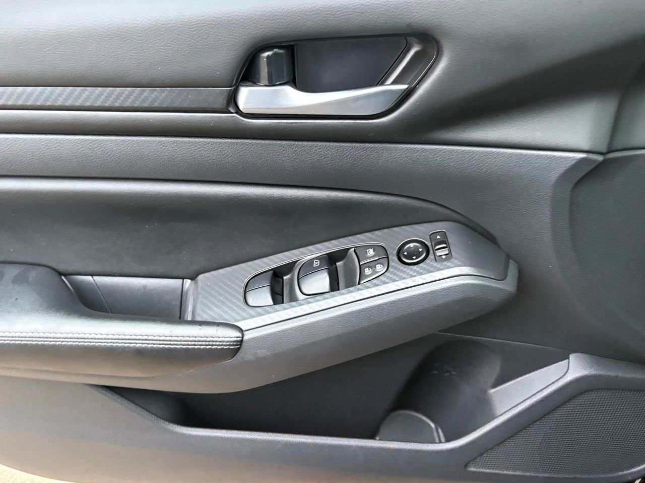 Certified 2025 Nissan Altima 2.5 SV FWD image 30