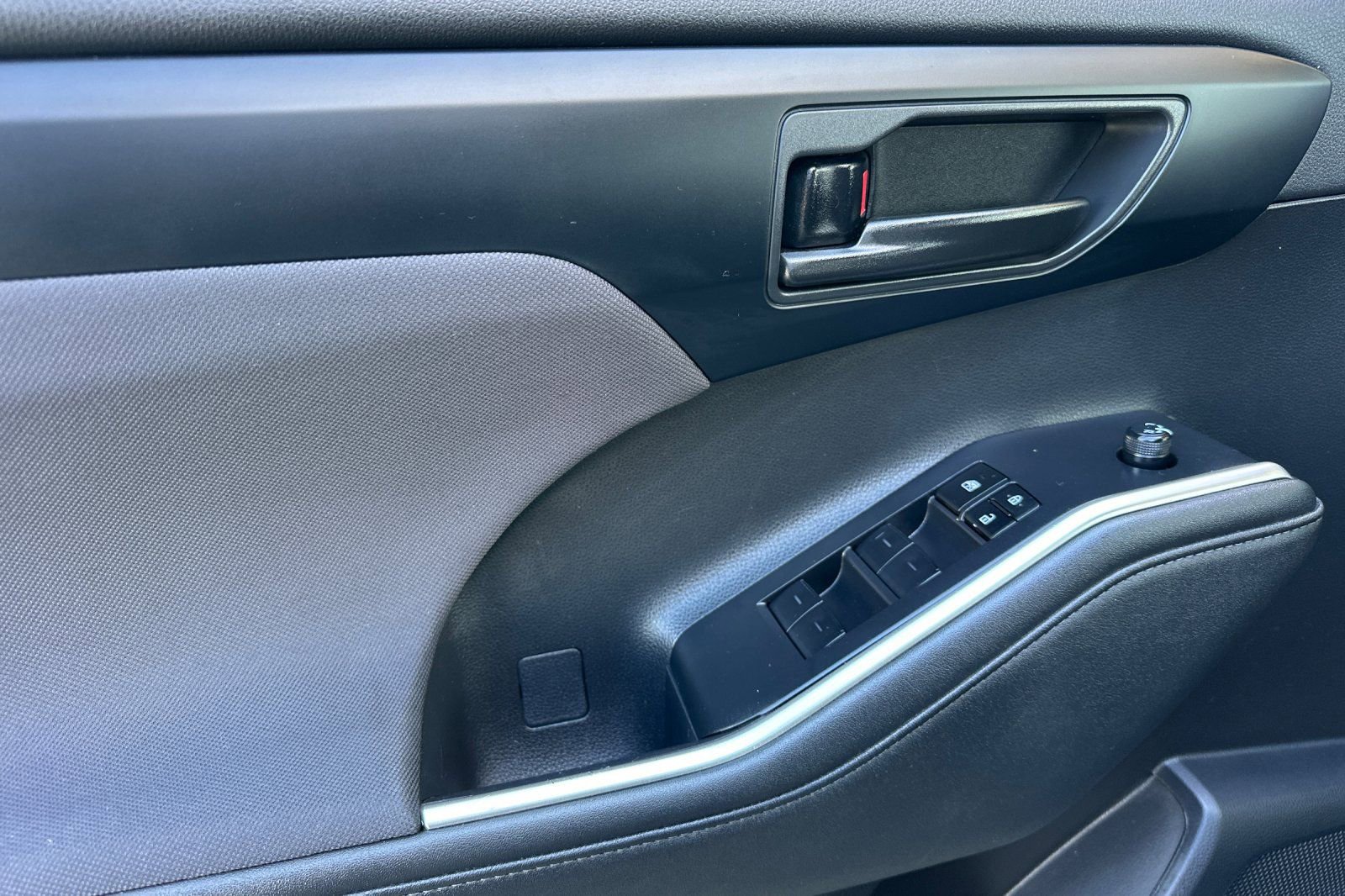 Used 2023 Toyota Highlander LE image 13