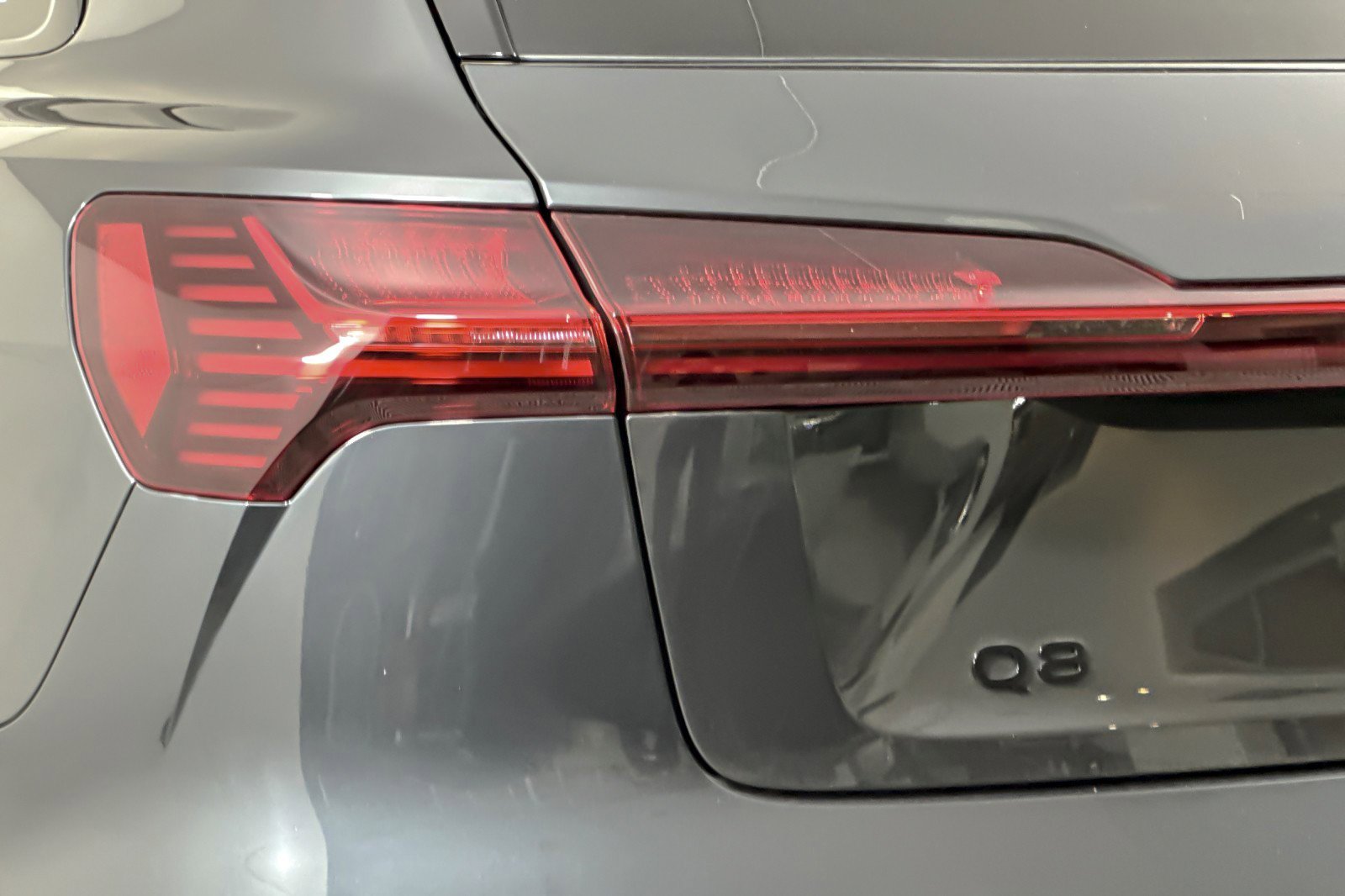 Used 2024 Audi Q8 e-tron Premium image 26