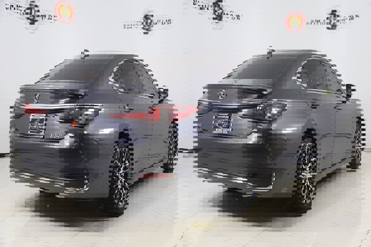 Used 2023 Lexus ES 300h w/ Premium Package image 3