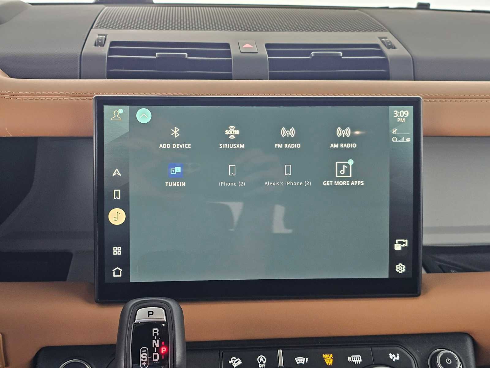 Used 2024 Land Rover Defender 110 SE image 25