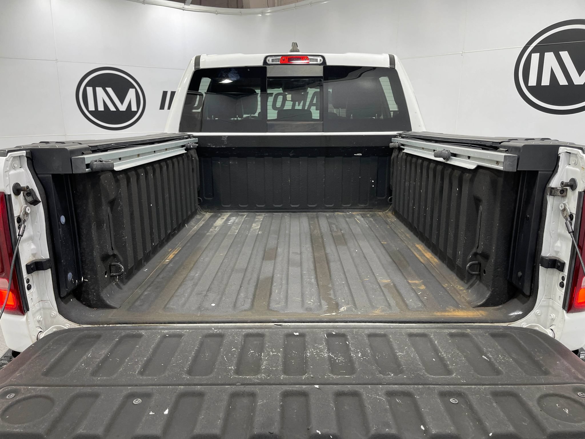 Used 2020 RAM 1500 Laramie AWD/4WD image 25