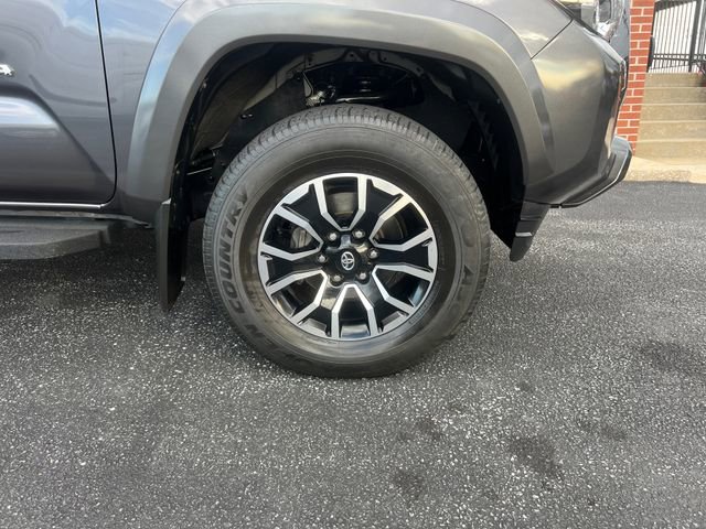 Used 2022 Toyota Tacoma TRD Sport AWD/4WD image 31