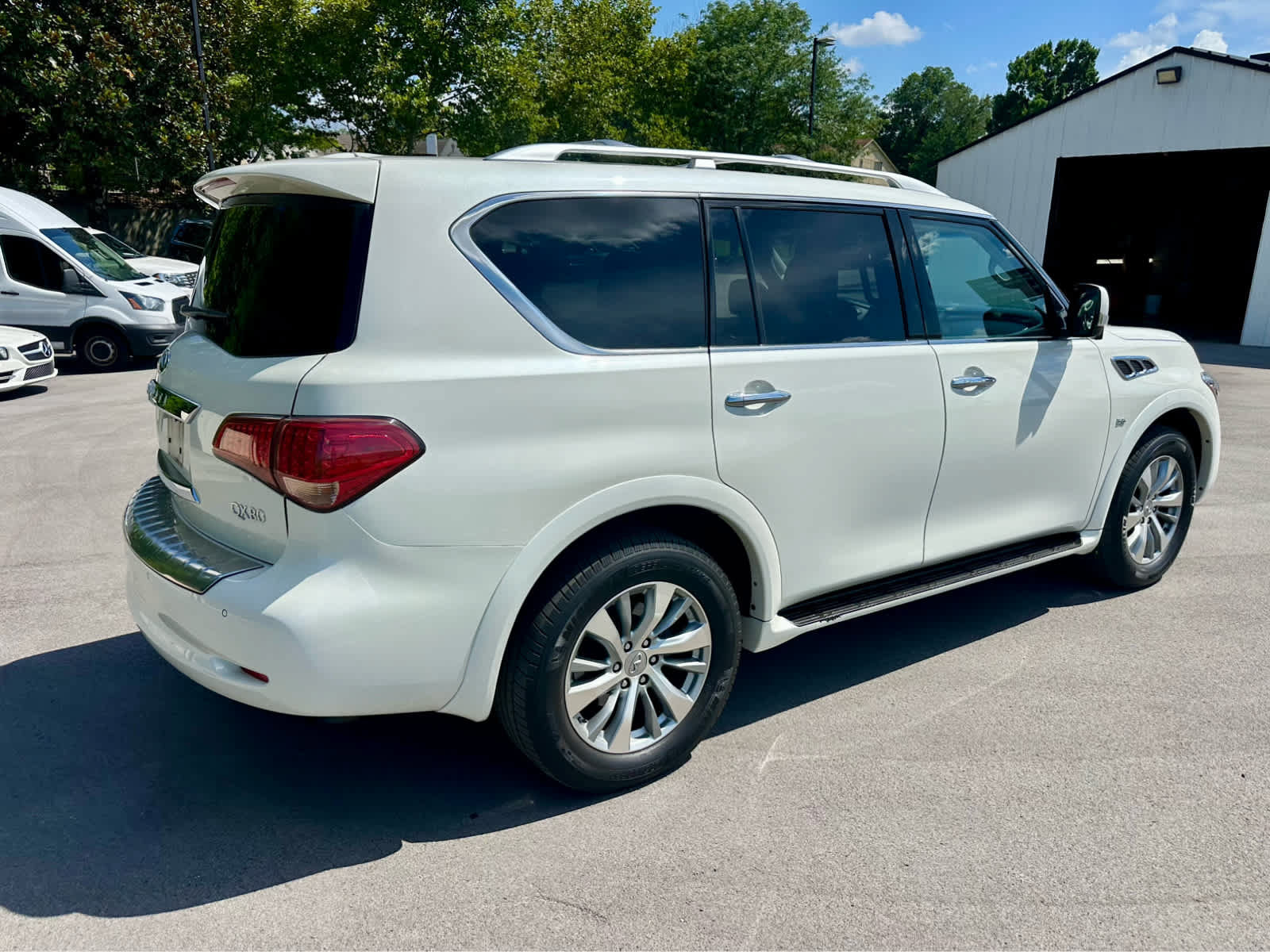 Used 2017 INFINITI QX80 2WD w/ Driver Assistance Package image 5