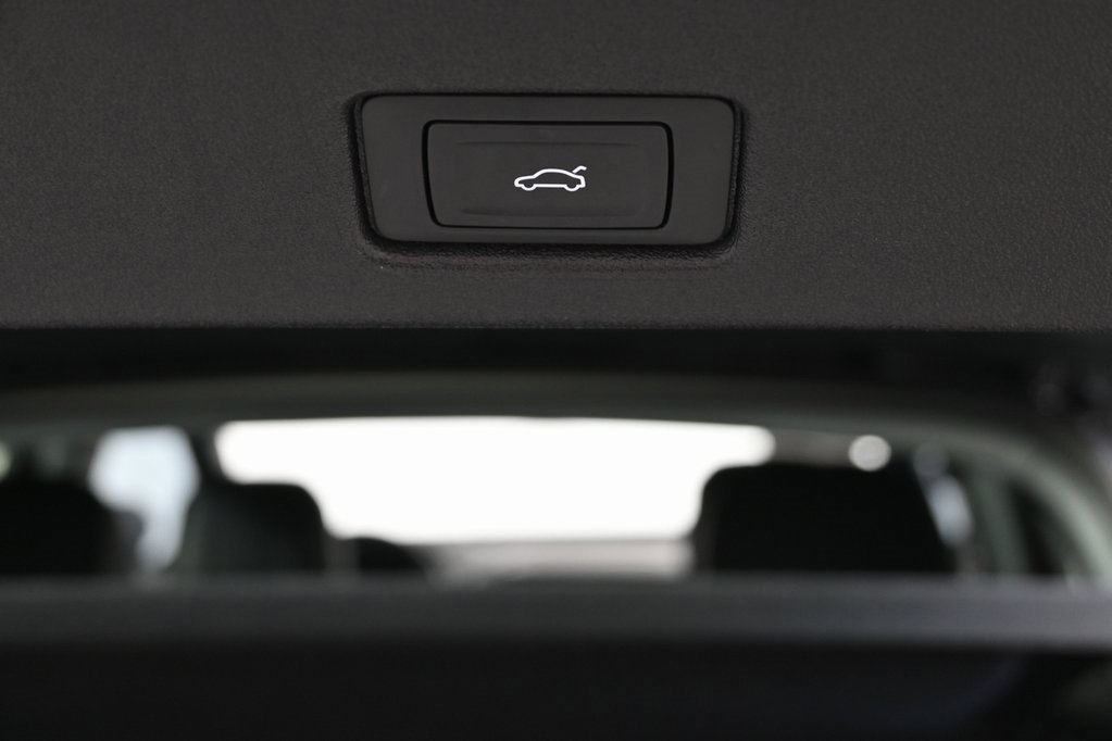 Used 2024 Audi Q4 e-tron Premium image 27