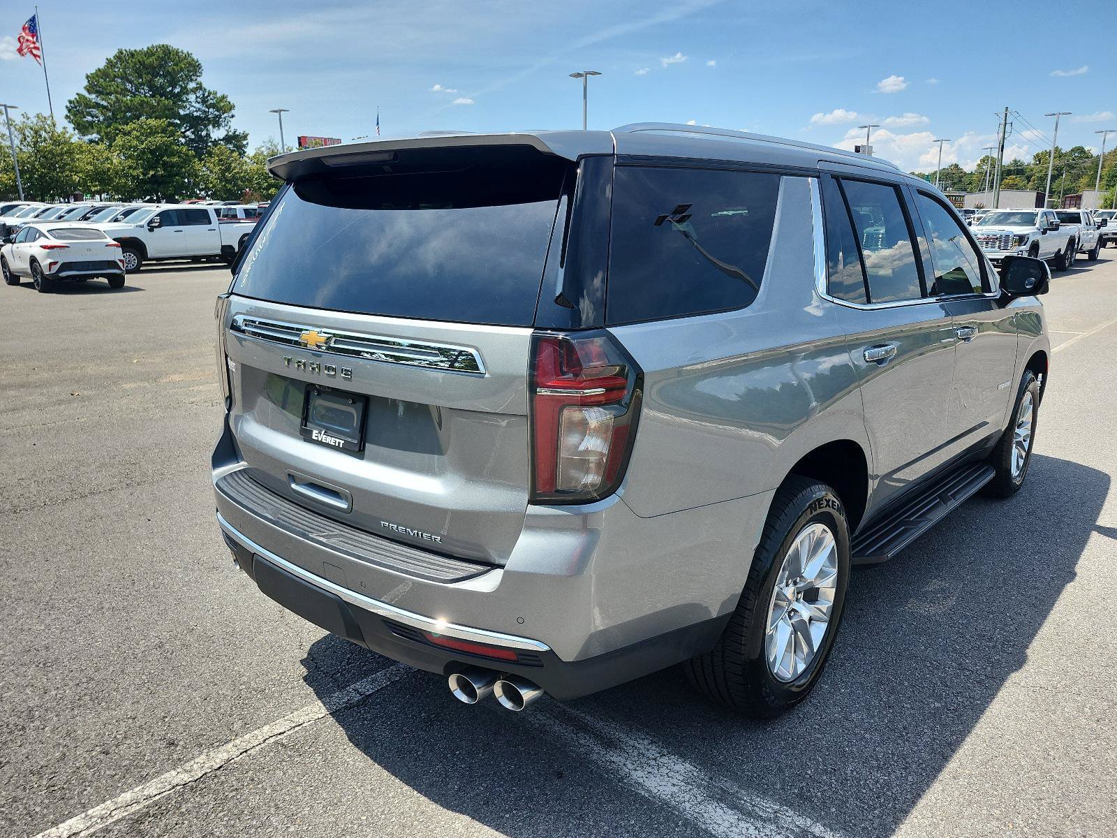 Used 2024 Chevrolet Tahoe Premier AWD/4WD image 3