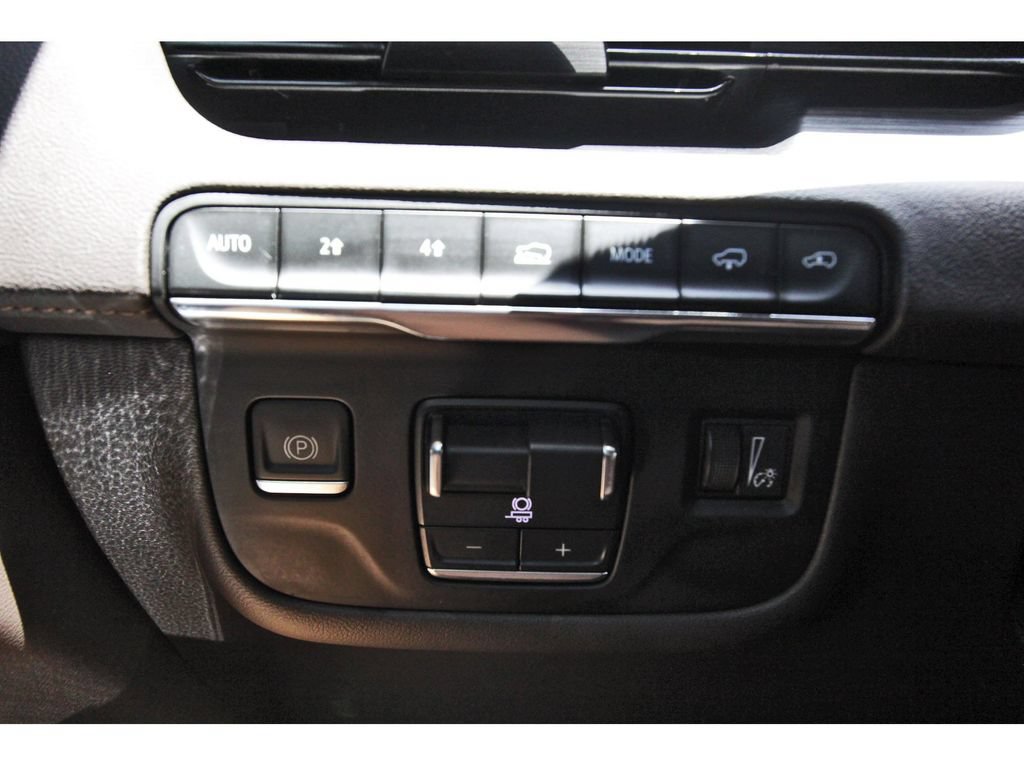 Used 2021 Cadillac Escalade Premium Luxury w/ Driver Assist Tech Package AWD/4WD image 16