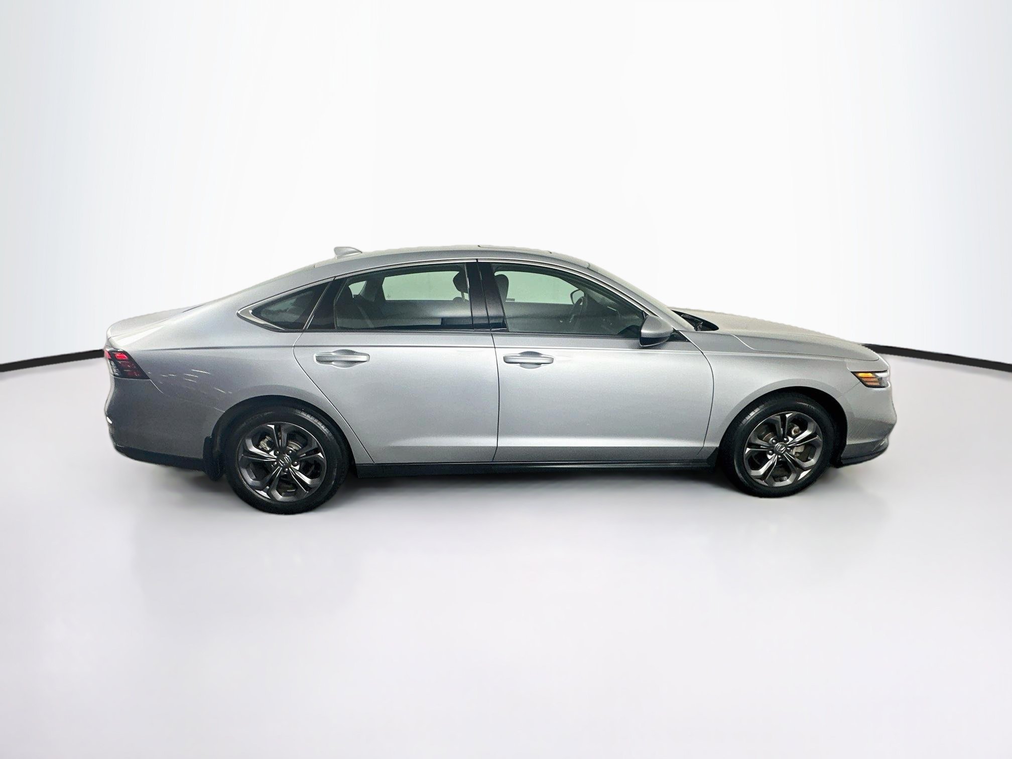 Used 2023 Honda Accord EX image 10
