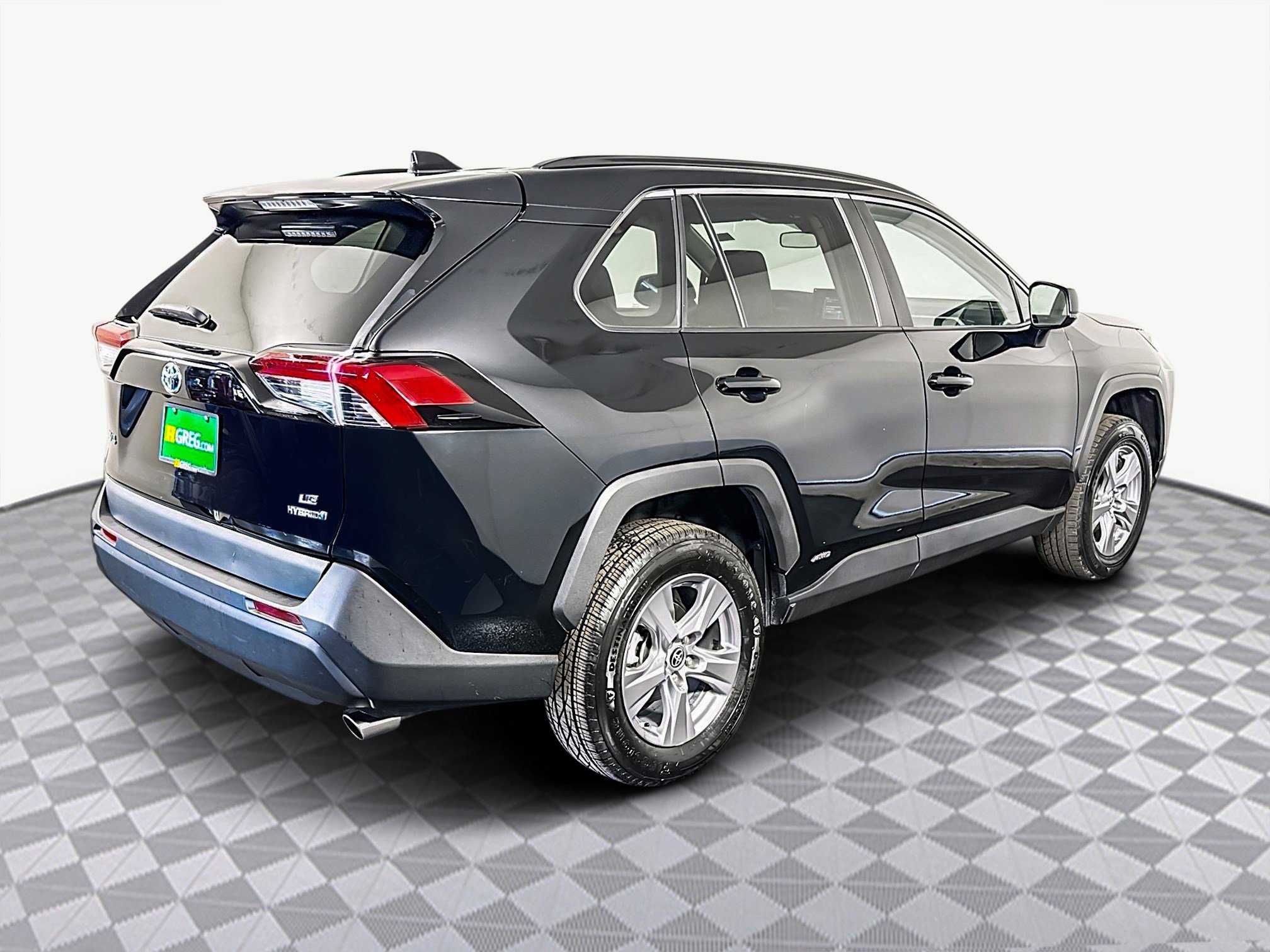 Used 2022 Toyota RAV4 LE image 10