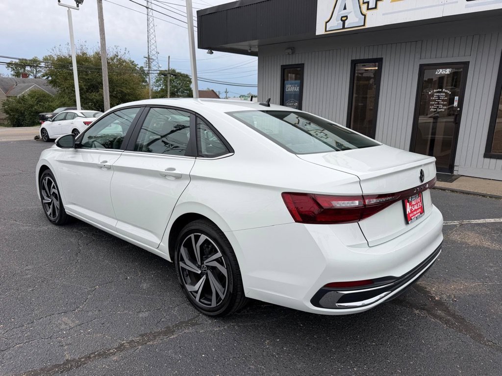 Used 2025 Volkswagen Jetta SEL FWD image 9