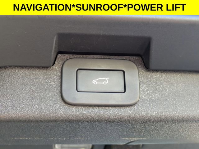 Used 2023 Land Rover Discovery S image 35