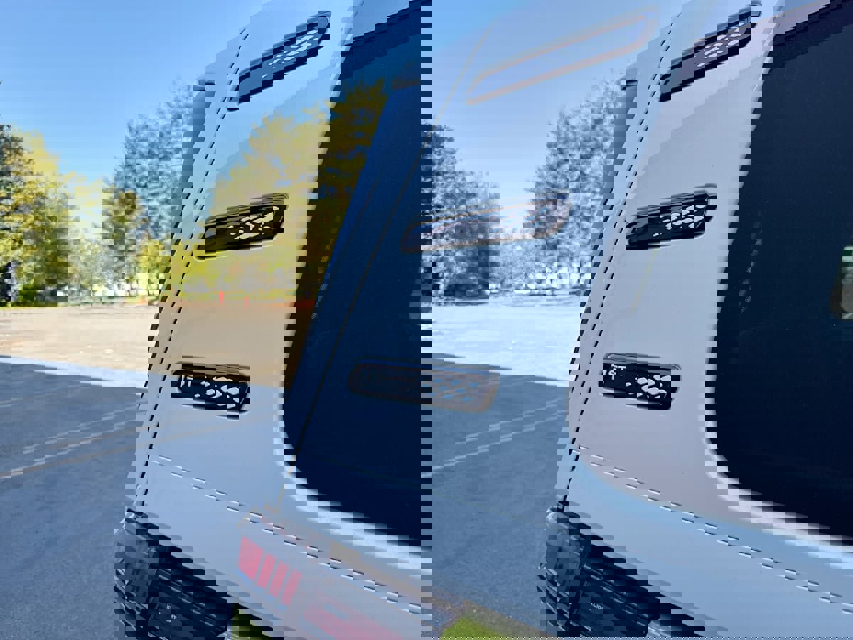 Used 2025 Volkswagen ID. Buzz 1st Edition image 40