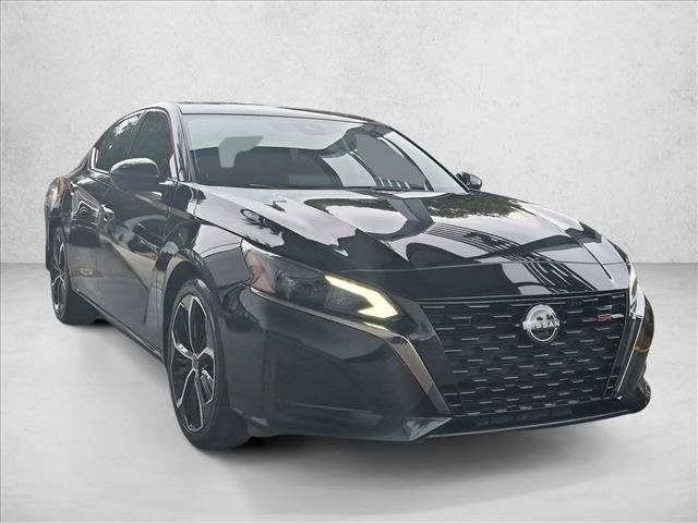 Certified 2023 Nissan Altima 2.5 SR w/ SR Premium Package FWD image 3