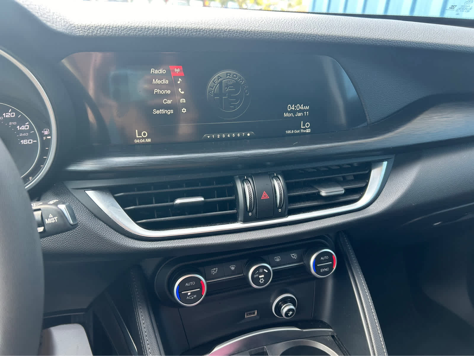 Used 2018 Alfa Romeo Stelvio AWD image 17