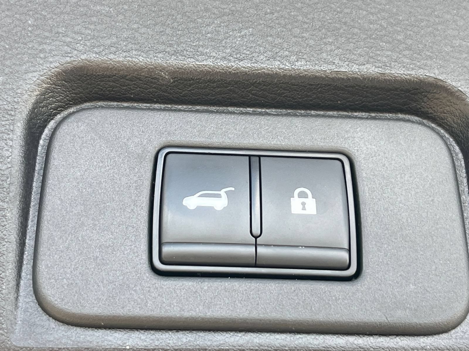 Used 2025 Nissan Rogue SV FWD image 23