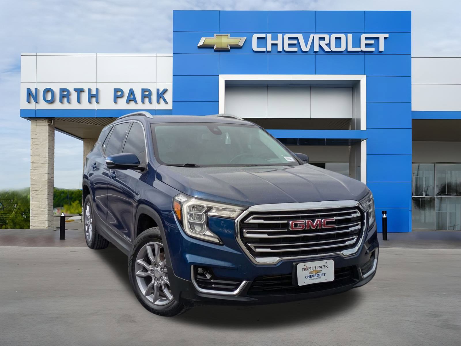 Used 2022 GMC Terrain SLT image 1