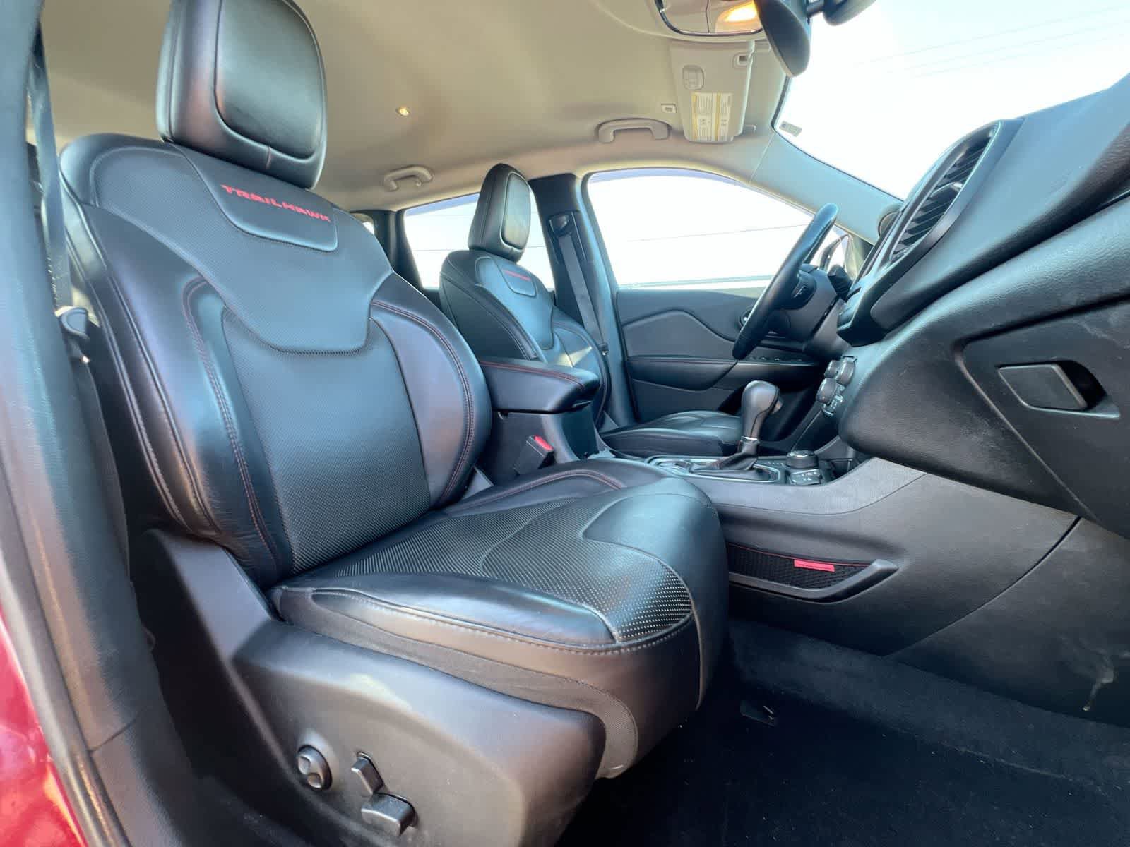 Used 2019 Jeep Cherokee Trailhawk AWD/4WD image 21