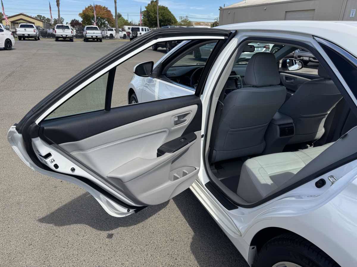 Used 2017 Toyota Camry XLE w/ Convenience Package FWD image 20