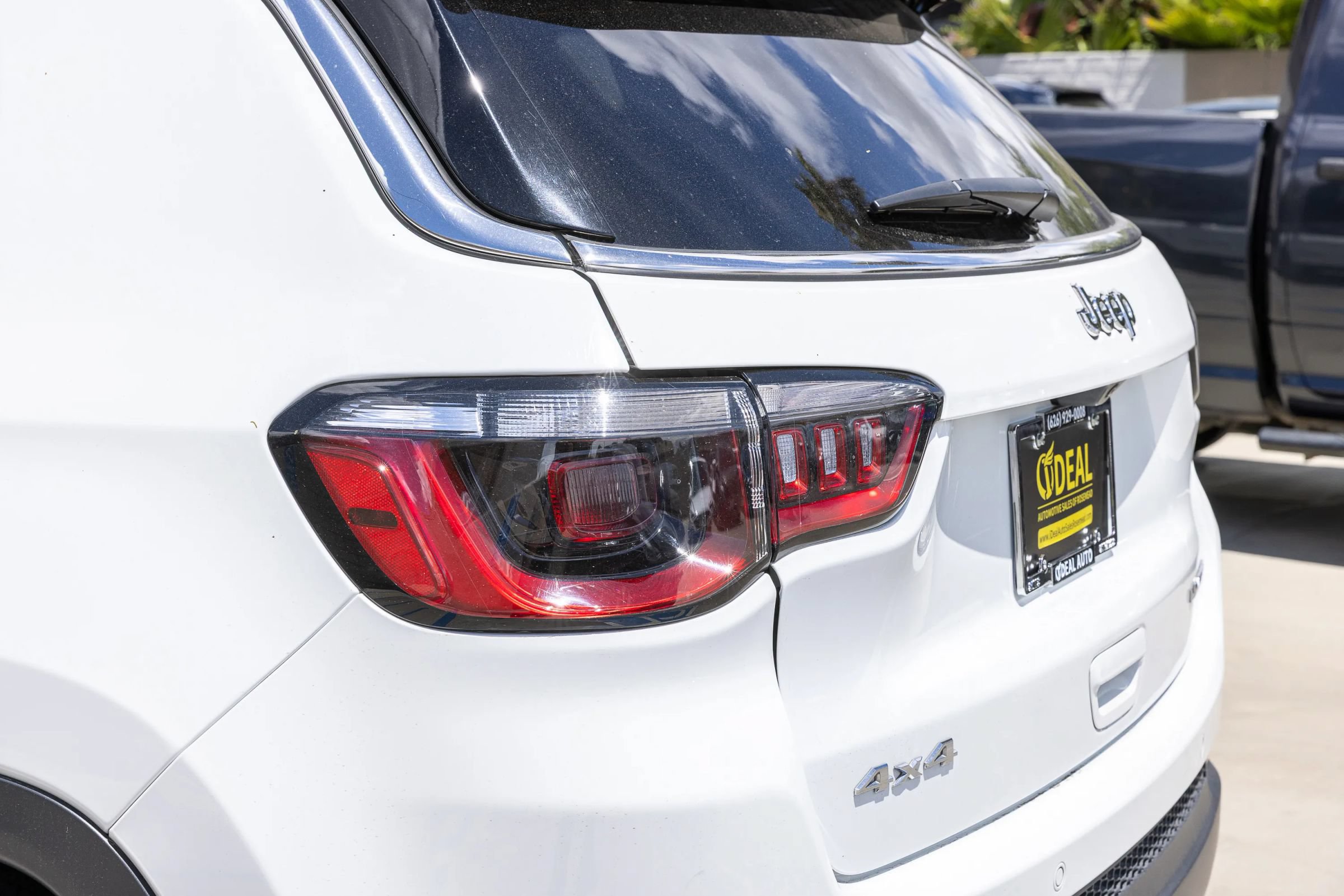 Used 2025 Jeep Compass Limited AWD/4WD image 12