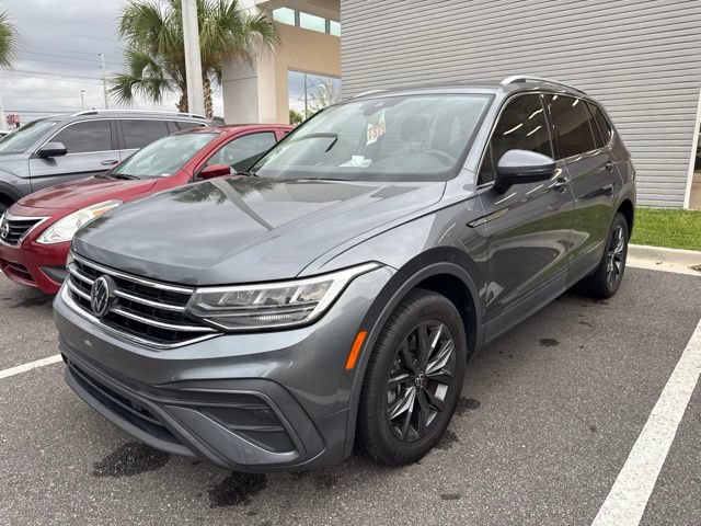 Used 2022 Volkswagen Tiguan SE FWD image 3