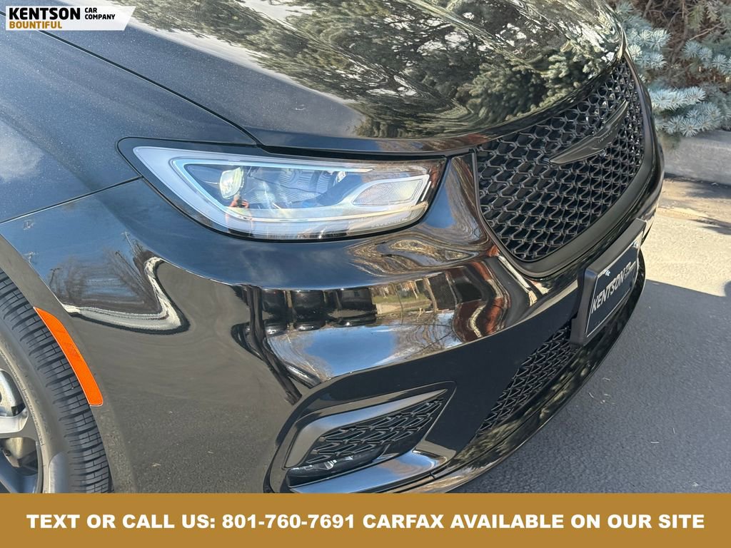 Used 2025 Chrysler Pacifica Limited image 13