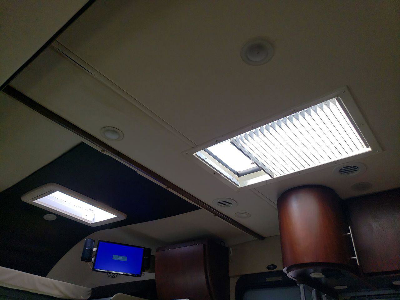 Used 2008 Freightliner Sprinter 3500 image 27