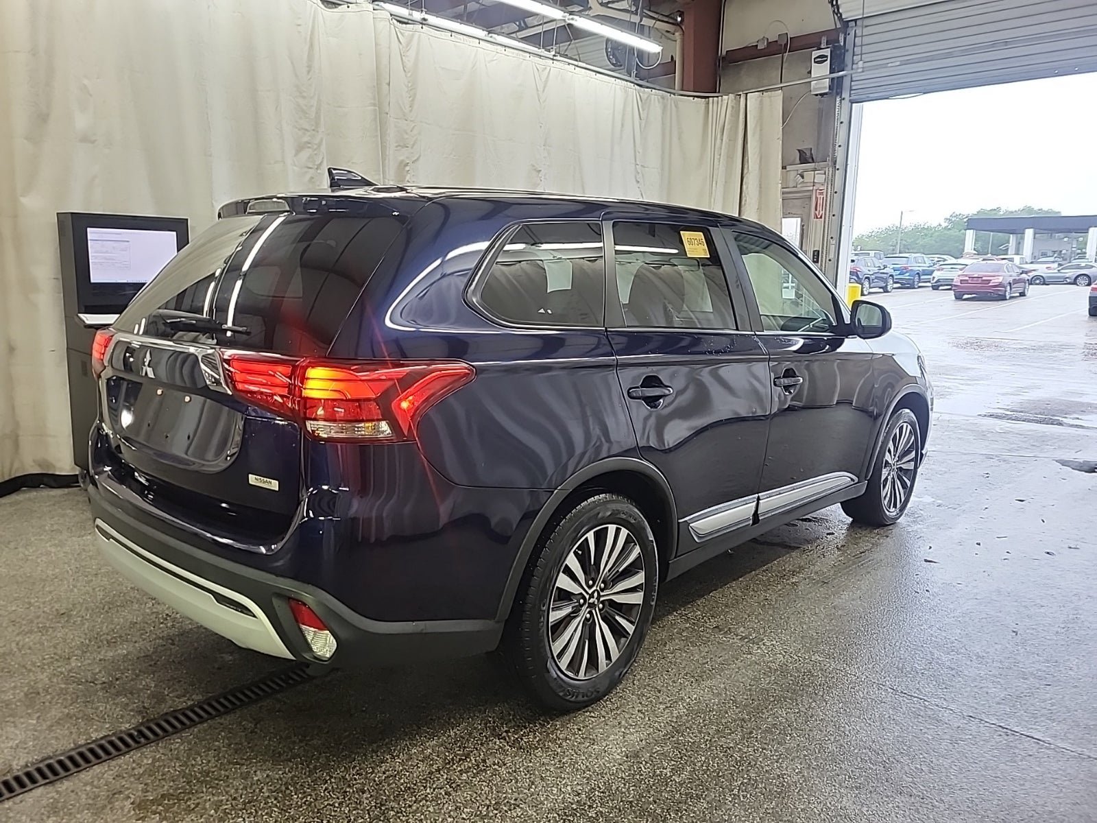 Used 2020 Mitsubishi Outlander ES image 4