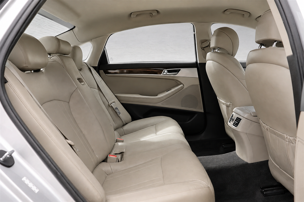 Used 2018 Genesis G80 3.8 RWD image 14