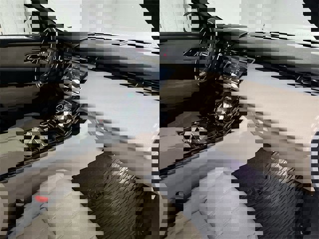 Used 2020 Land Rover Range Rover Velar R-Dynamic S image 30