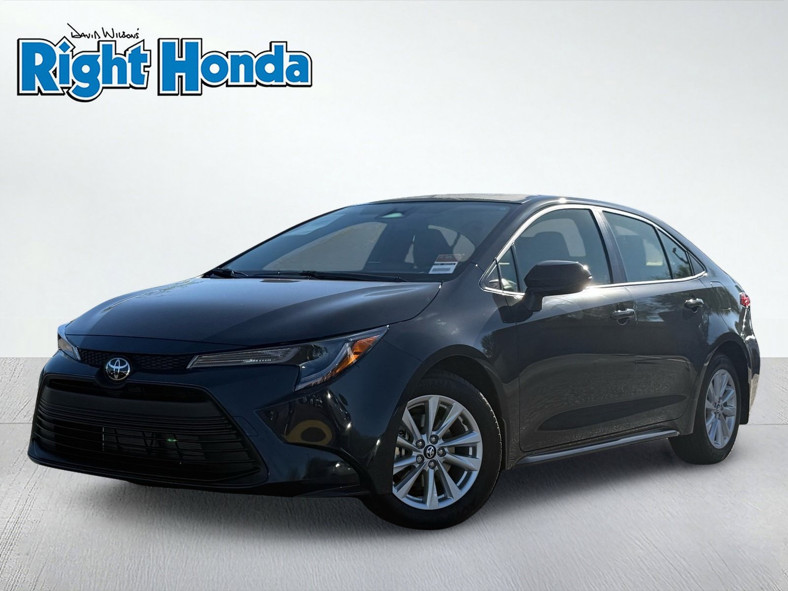 Used 2027 Toyota Corolla LE w/ LE Premium Package FWD image 2