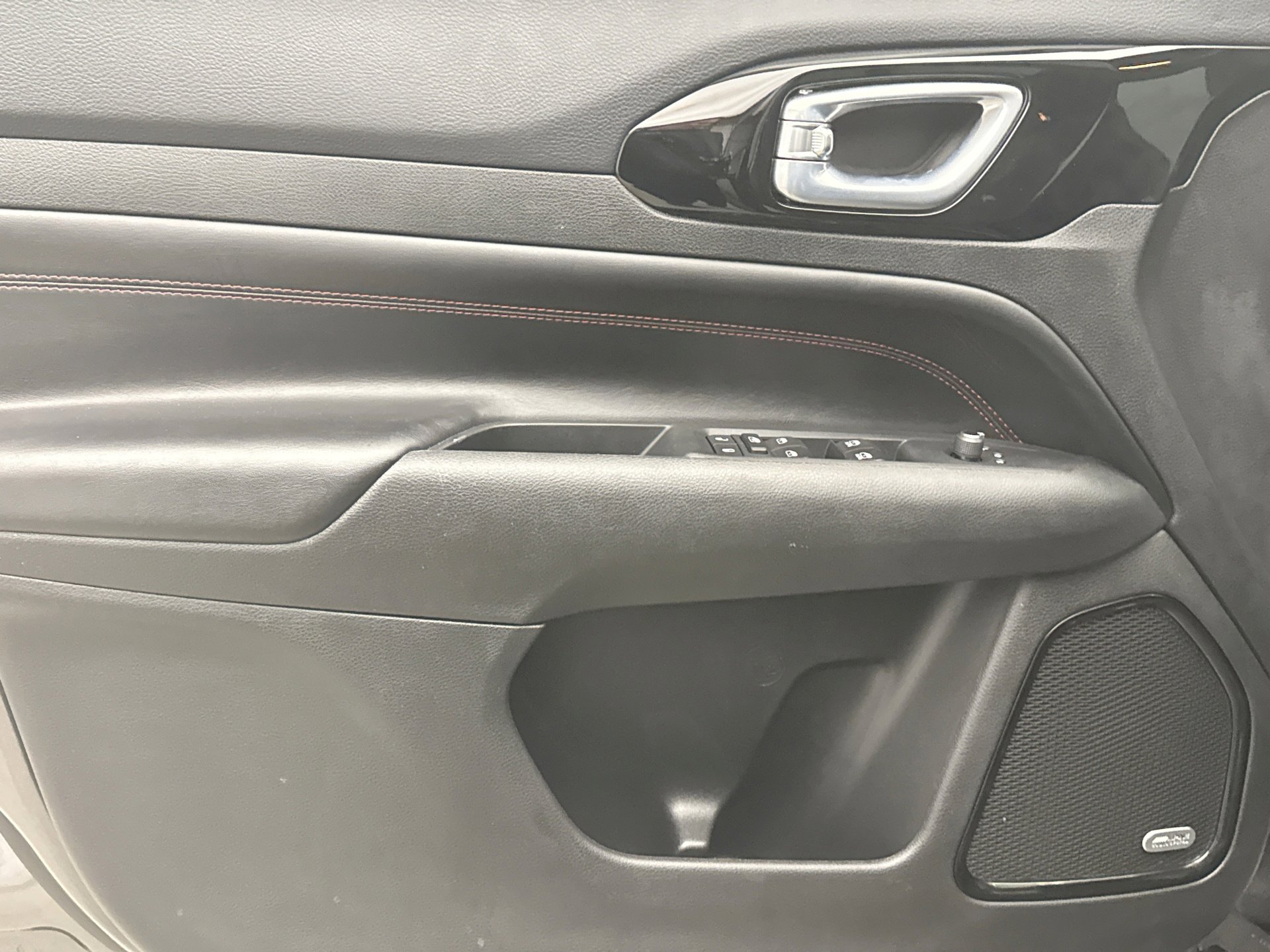 Used 2023 Jeep Compass Trailhawk w/ Sun and Sound Group image 9