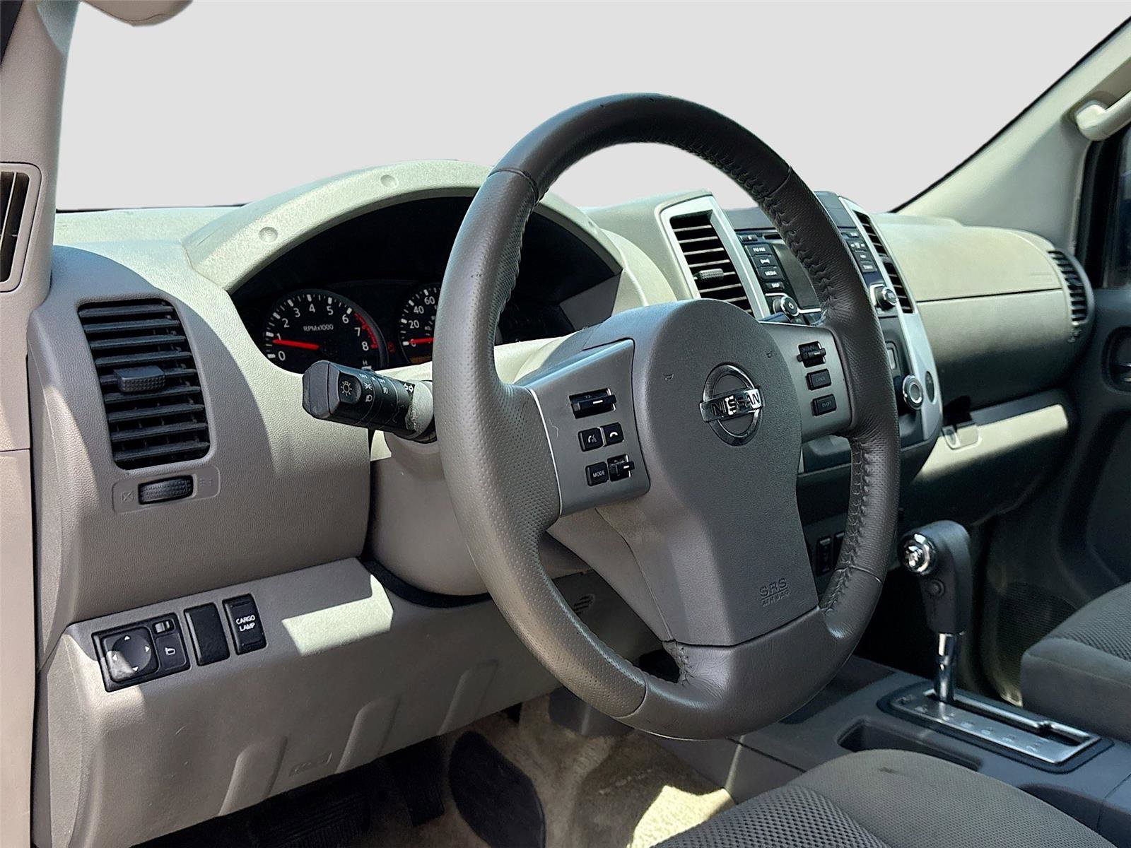 Used 2016 Nissan Frontier SV w/ SV Value Truck Package RWD image 9