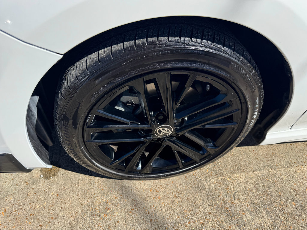 Used 2025 Toyota Camry SE FWD image 9