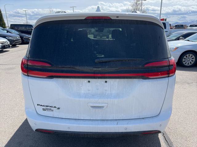 Certified 2021 Chrysler Pacifica Touring-L w/ S Appearance Package image 3