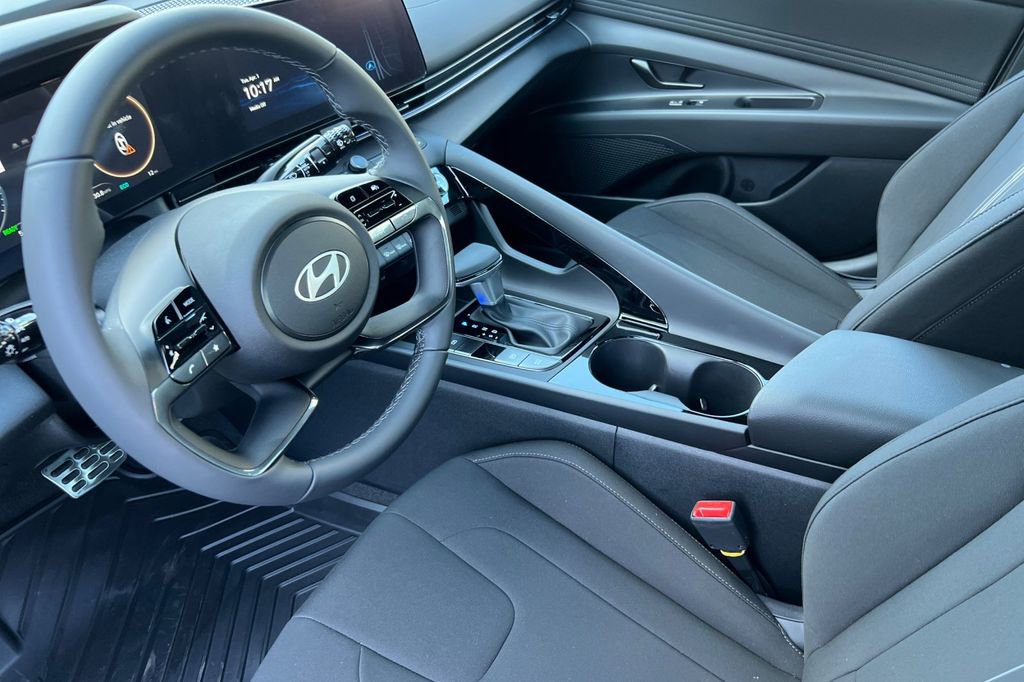 New 2025 Hyundai Elantra SEL image 8