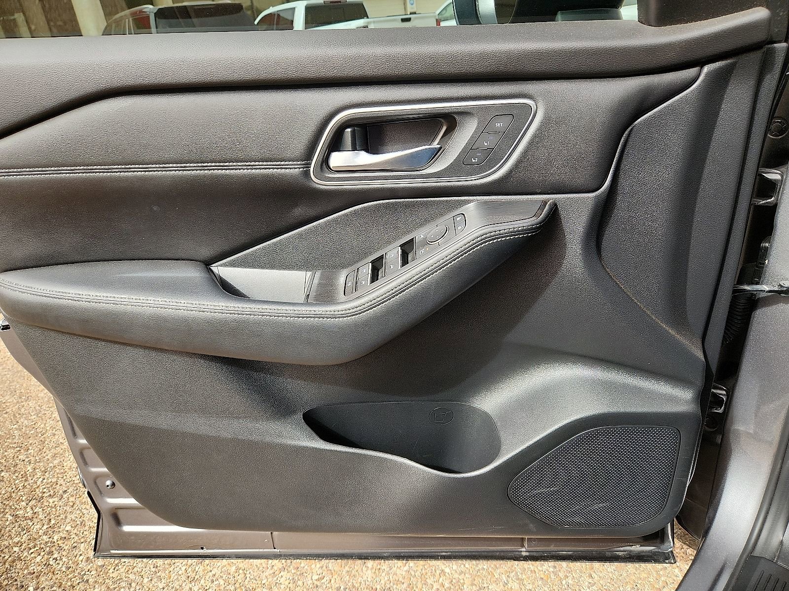 Used 2024 Nissan Rogue Platinum image 13