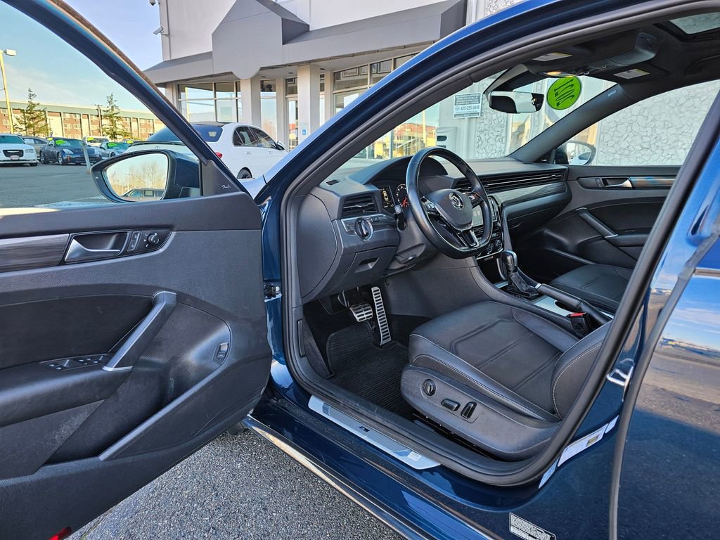 Used 2021 Volkswagen Passat 2.0T R-Line image 16