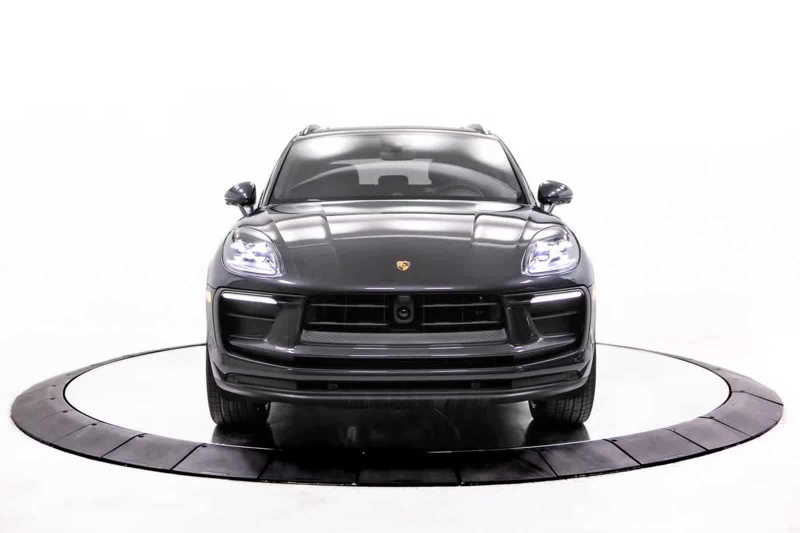 Certified 2026 Porsche Macan AWD/4WD image 10
