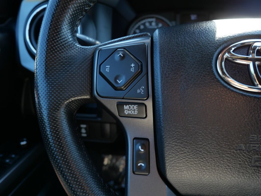 Used 2016 Toyota Tacoma TRD Sport AWD/4WD image 23
