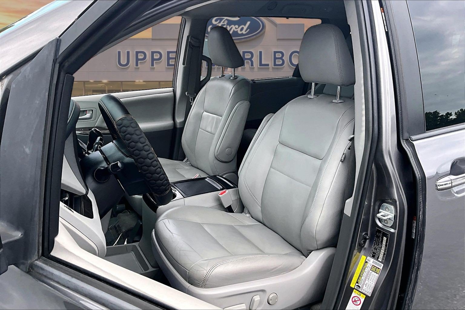 Used 2018 Toyota Sienna XLE w/ XLE Navigation Package FWD image 23