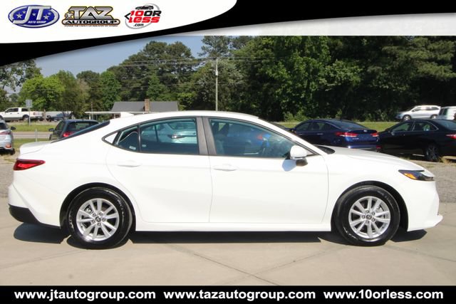 Used 2025 Toyota Camry LE FWD image 8