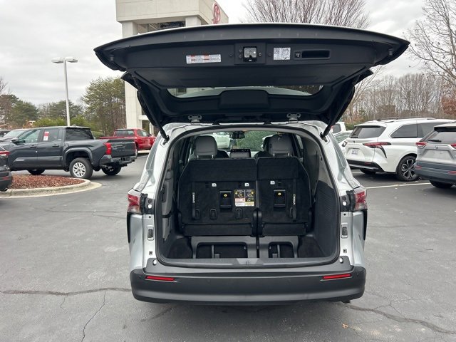 Used 2024 Toyota Sienna XLE image 7